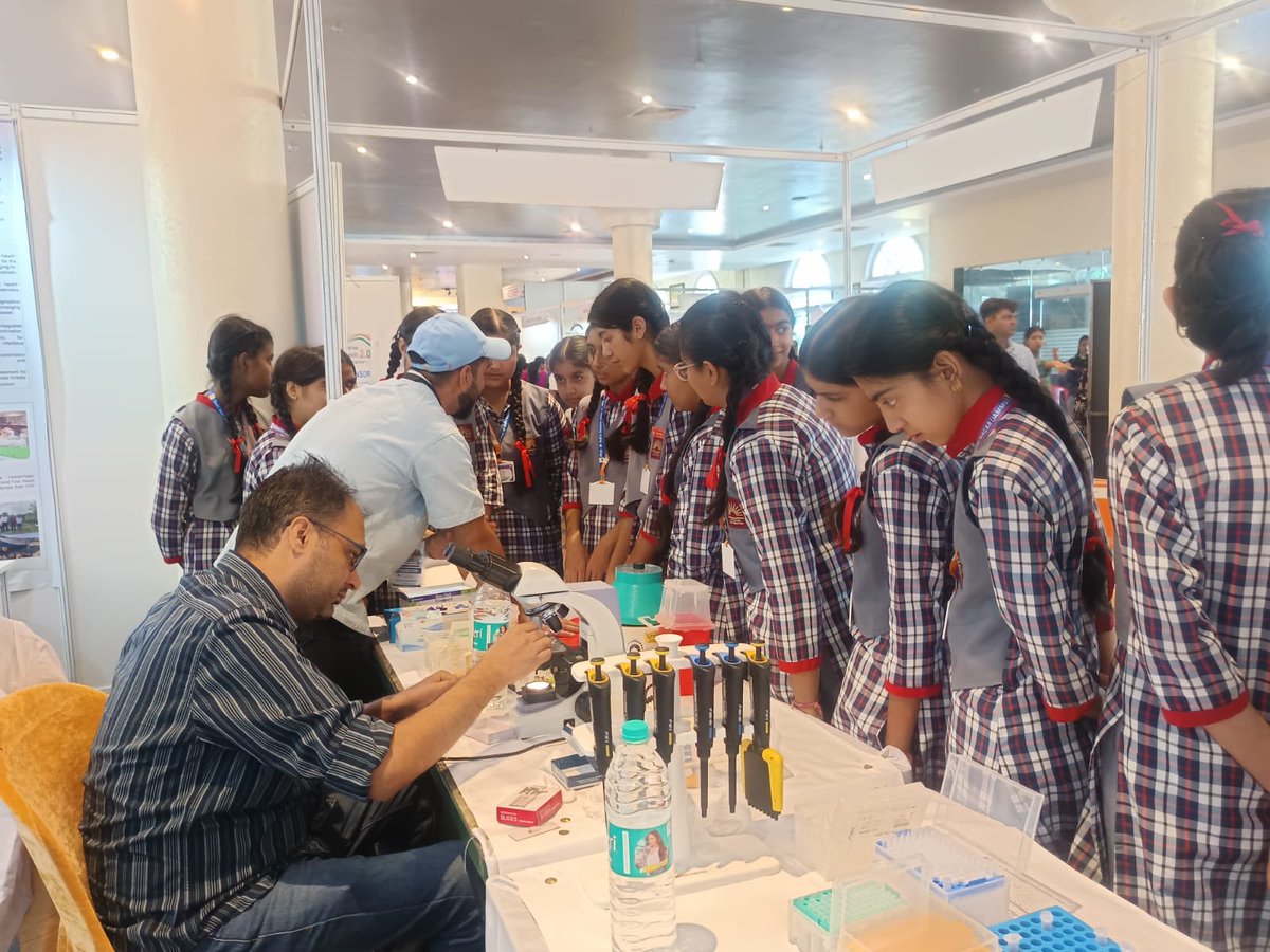 Kv1Jammu's tweet photo. Mass Awareness Exhibition ("गतिशील जम्मू और कश्मीर 2.0
An enriching visit providing students with an opportunity to learn, explore, and broaden their awareness through meaningful exhibits and experiences. 

#MassAwarenessExhibition #EducationalVisit #ExperientialLearning https://t.co/RGMgwqQsJ3