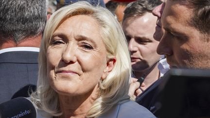 NupesNews's tweet photo. 🔴⚠️ Marine Le Pen menace @Mediapart en conseillant à leurs journalistes « d'enfiler leurs Kevlar ». Une menace de mort à peine masquée. https://t.co/l3Bop5AYrZ