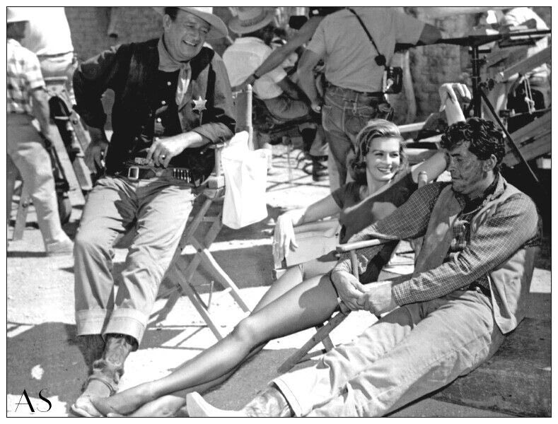 Kitten2402's tweet photo. John Wayne, Angie Dickinson and Dean Martin ❤️🤠 #RioBravo https://t.co/Tebql4clPr