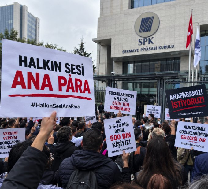 atillacardano2's tweet photo. @HAKKIMIZYENDI @whitepiannist VATANDAŞIN BEKLEMEYE SABRI KALMADI.. FON MAĞDURLARI ÖDEME TAKVİMİ BEKLİYOR

#HalkınSesiAnaPara https://t.co/GhxP1Pt39w