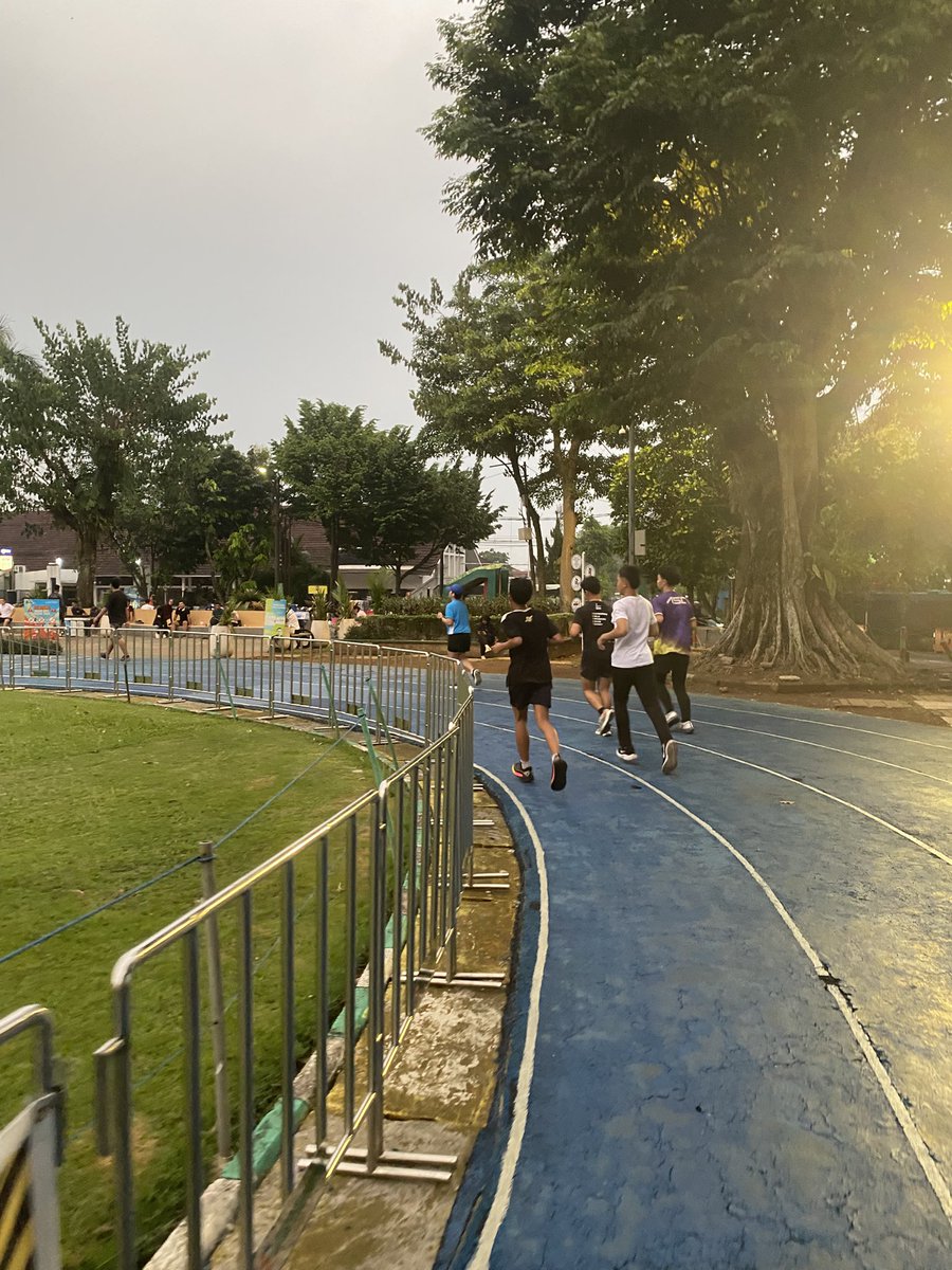 ceiiikey's tweet photo. kakiku ga kuat bnran ternyata kl jogging, keringetannya imut imut doang lagi https://t.co/kN1RHCuy6X