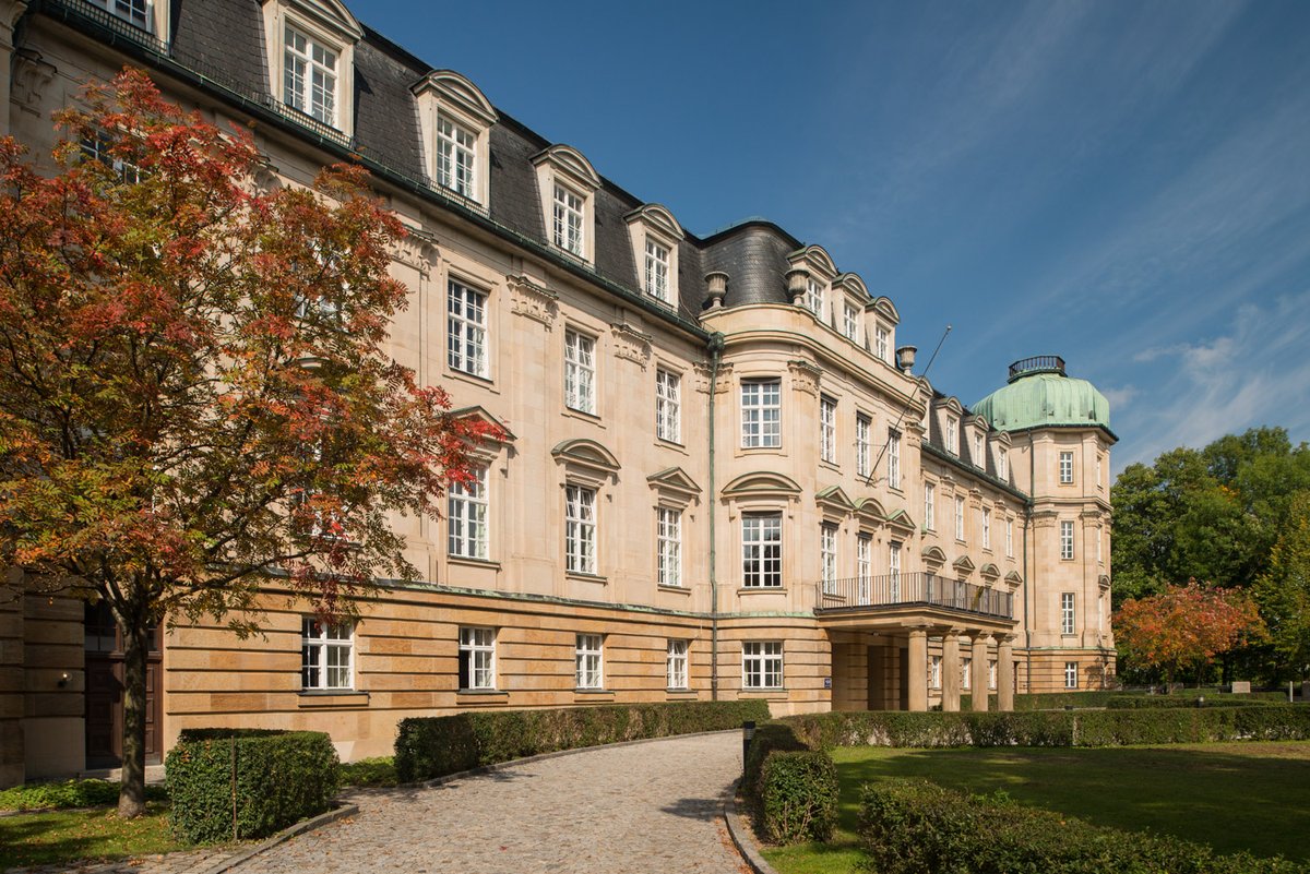 bfh_bund's tweet photo. Richter
am Bundesfinanzhof Prof. Dr. Alois Nacke tritt in den Ruhestand
https://t.co/cAncwT9yPy https://t.co/D2kDQmGmP7