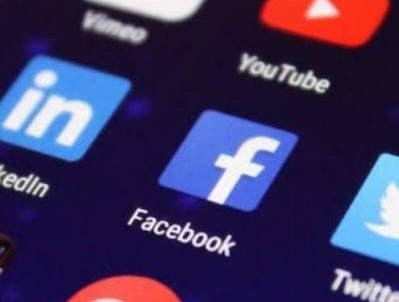 UpendrraRai's tweet photo. The Centre has no immediate plan to impose curbs on #SocialMedia accounts for individuals below 18 years of age. Sources in the Ministry of Information and Broadcasting today dismissed media reports claiming the Centre is planning to impose such restrictions. The sources termed the reports fake and baseless. @MIB_India @AshwiniVaishnaw