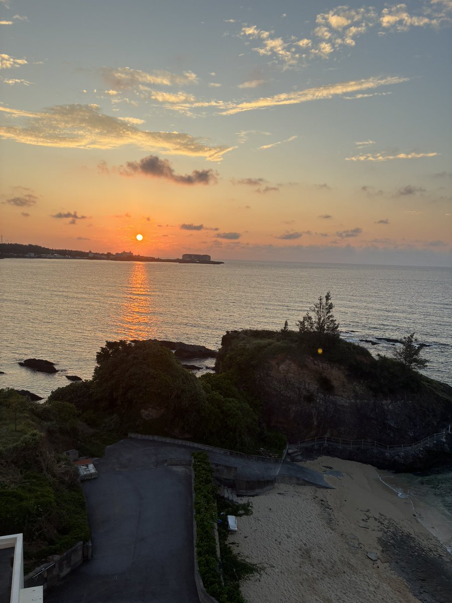NECODA0204's tweet photo. 夕焼けガチ綺麗 https://t.co/G1ahaYsf07