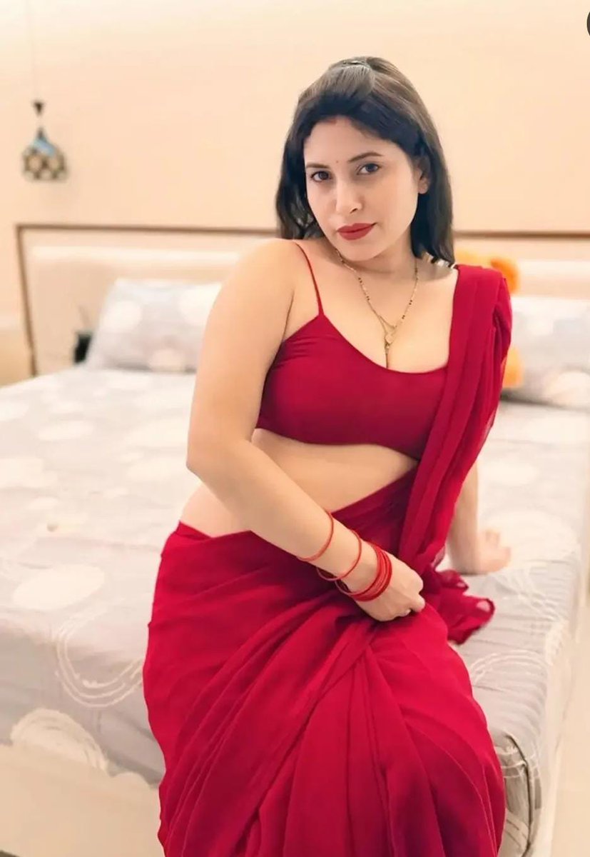 Neend_Ki_Rani's tweet photo. The name of this girl is Renu, just a few of her reels have gained thousands of followers on Instagram. 

This girl is more beautiful than her... Read news https://t.co/Tn0Ray3oat