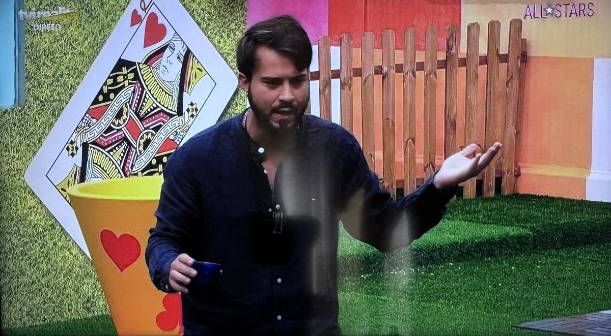 anafernaaaades's tweet photo. Pfv parem de dizer que este gajo é bom jogador!

- não sabe argumentar;
- desvia sempre o assunto;
- mete as culpas em tudo e todos;
- vê que não consegue e começa a insultar.

(Fala da vida dos outros mas não se pode falar da dele)

Lamentável estes 10 minutos dele!

#bbtvi https://t.co/jjHTVH0SPT