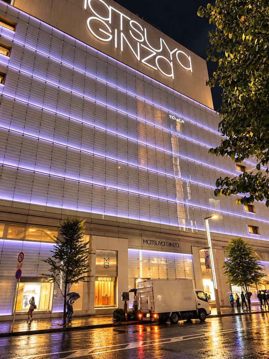 0227Rabbit's tweet photo. 雨の夜の銀座🌧️🌃 https://t.co/3kiPpy1Bm0