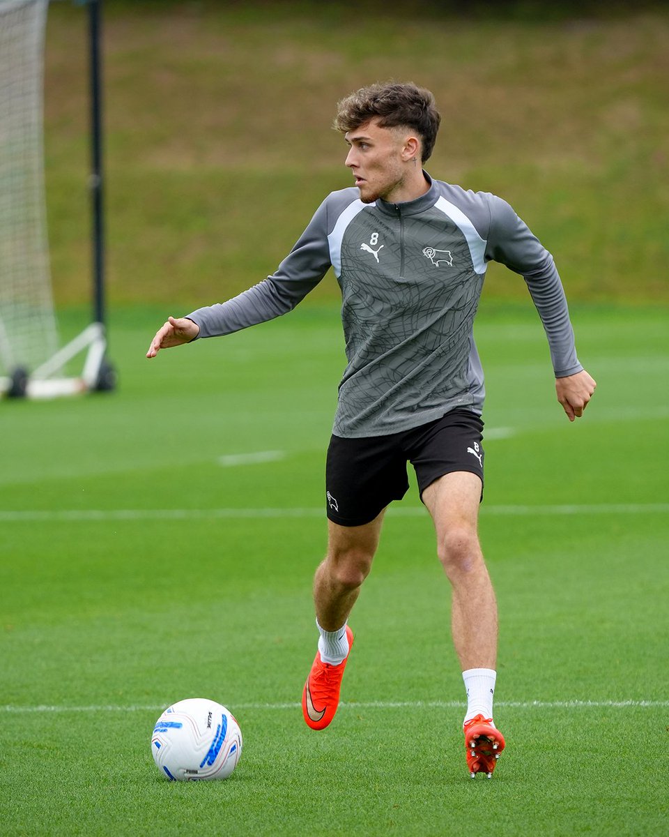 dcfcofficial's tweet photo. Midweek graft at Moor Farm. 📸💪 https://t.co/ljRQl2MOR5