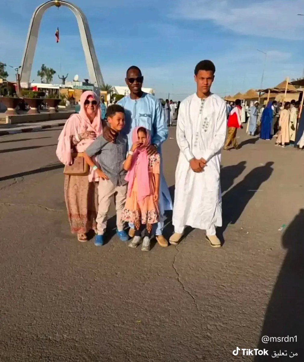 alawax181's tweet photo. @moutwu @Cae8sar @grok اللاعب تشادي ما عندو علاقة بالسودان نهائيا جيب لنا دليل زي دا وهوا في السودان متصور مع اهلو وبالعافية عليك يا سوداني https://t.co/5H0HNIWglQ