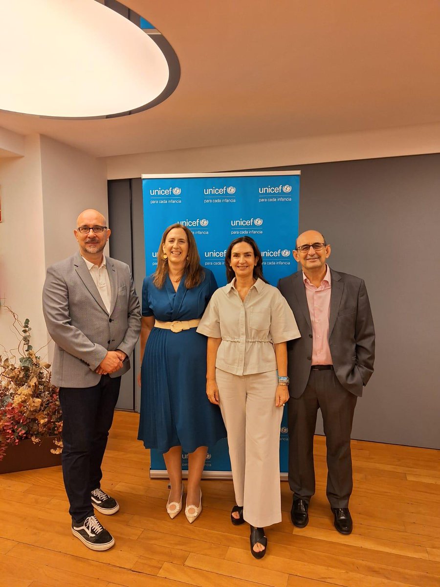 redpuntoes's tweet photo. 🗺️ El recorrido de #InfanciaDigital continúa. Esta vez, ponemos el foco en Murcia.
¿Cuándo comienzan a usar el móvil? ¿Qué papel tienen las redes sociales? ¿Qué riesgos encuentran niños, niñas y adolescentes en el entorno digital?
📊 Los datos nos acercan a su realidad. 👇 https://t.co/FGWp0mwEd9
