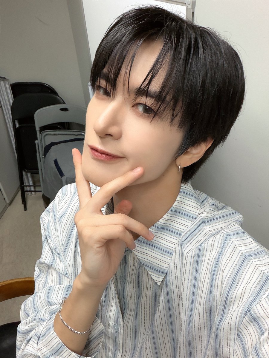 TRENDZ_OFFCL's tweet photo. [#윤우] 프렌드지도 건강만 하자🐺🖤

#FROM_TRENDZ #TO_FRIENDZ #TRENDZ #트렌드지 https://t.co/PK8LeRkdfb