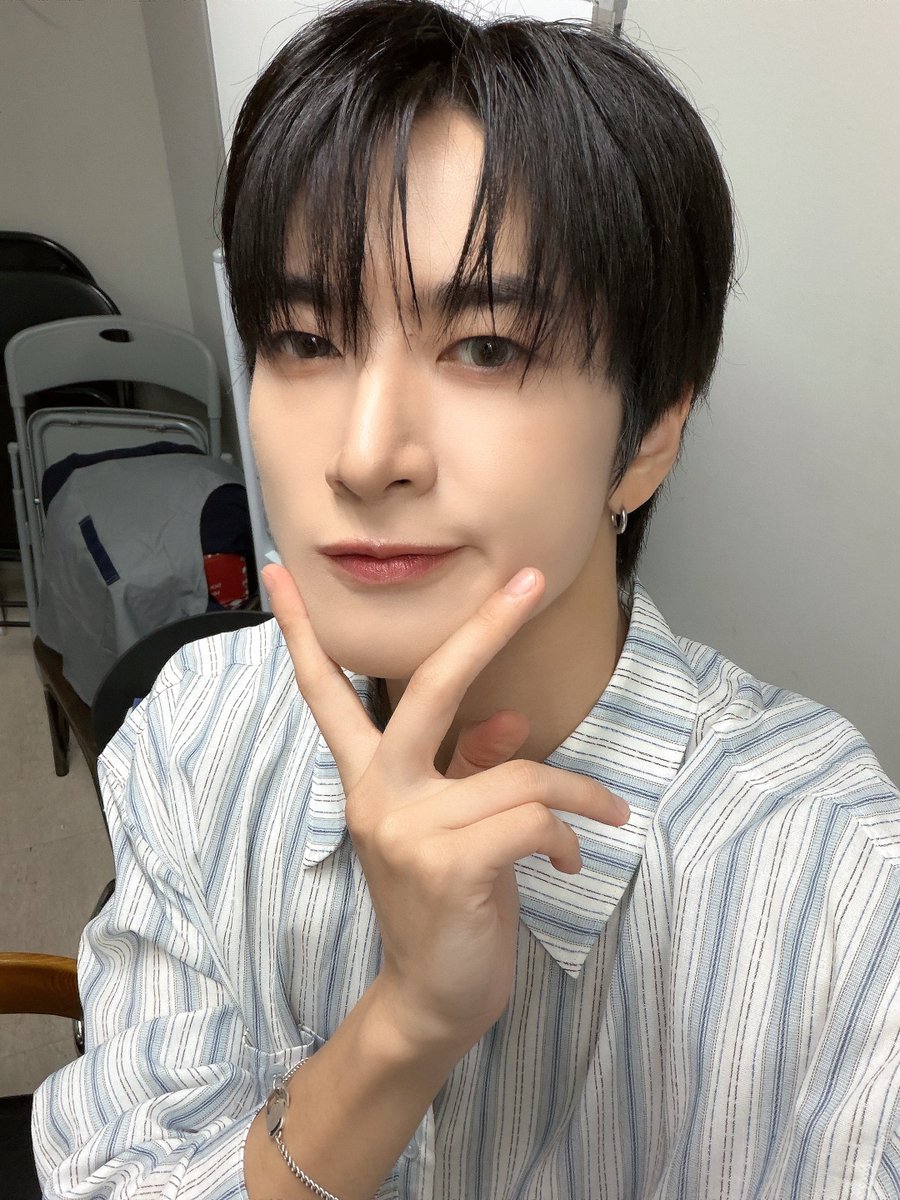 TRENDZ_OFFCL's tweet photo. [#윤우] 프렌드지도 건강만 하자🐺🖤

#FROM_TRENDZ #TO_FRIENDZ #TRENDZ #트렌드지 https://t.co/PK8LeRkdfb
