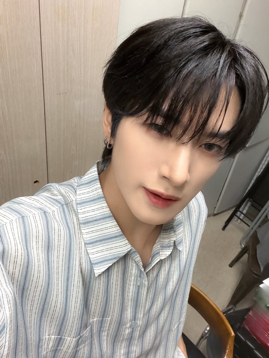 TRENDZ_OFFCL's tweet photo. [#윤우] 프렌드지도 건강만 하자🐺🖤

#FROM_TRENDZ #TO_FRIENDZ #TRENDZ #트렌드지 https://t.co/PK8LeRkdfb