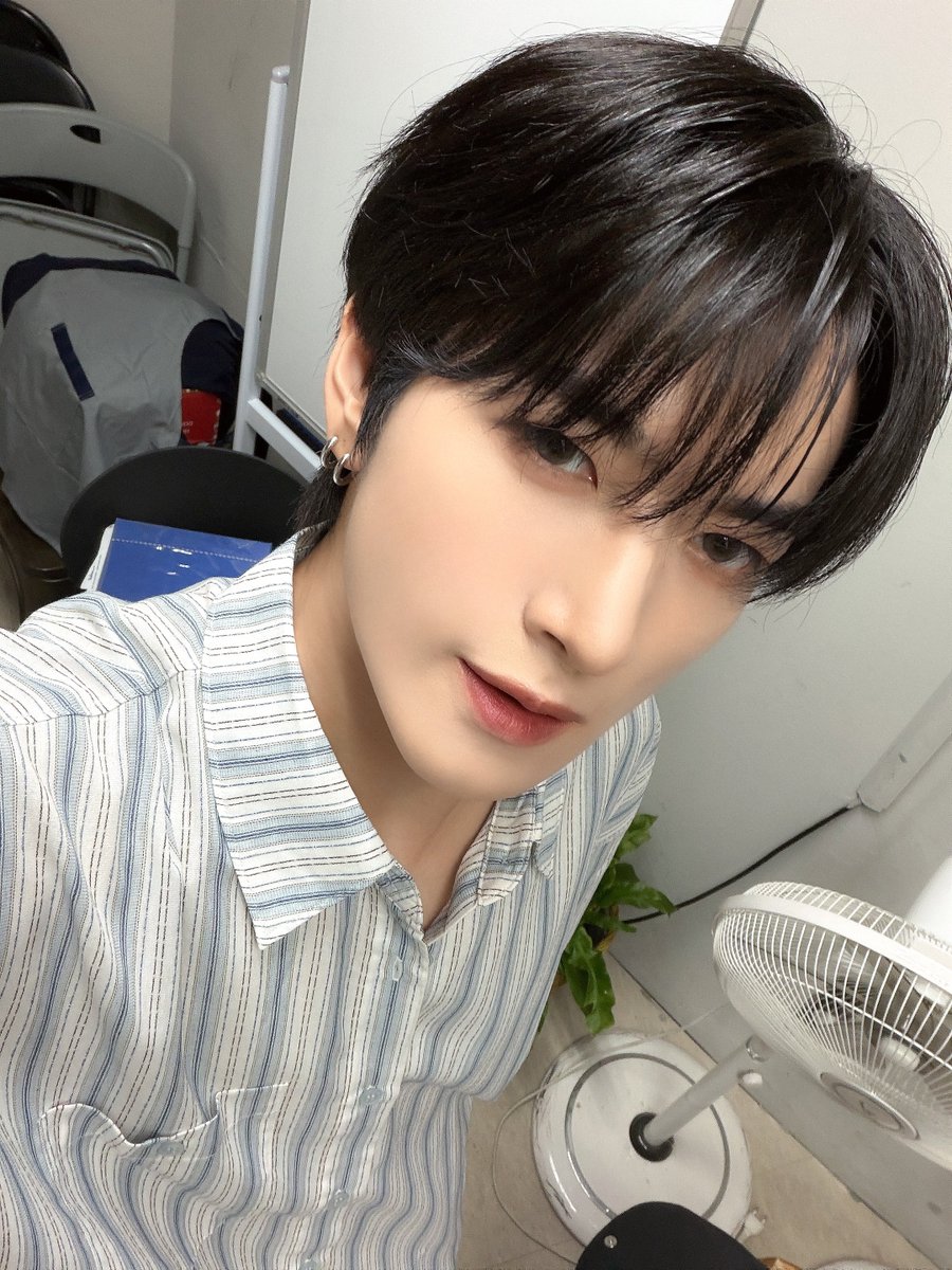 TRENDZ_OFFCL's tweet photo. [#윤우] 프렌드지도 건강만 하자🐺🖤

#FROM_TRENDZ #TO_FRIENDZ #TRENDZ #트렌드지 https://t.co/PK8LeRkdfb