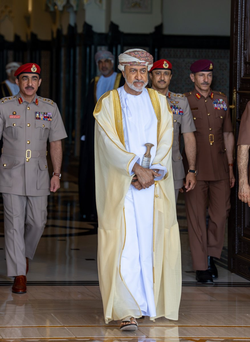 OmanNewsAgency's tweet photo. #عاجل

جلالةُ السُّلطان المُعظّم /حفظهُ اللهُ ورعاهُ/ يستقبل بقصر البركة العامر، سمو الشيخ نائب حاكم إمارة أبوظبي مستشار الأمن الوطني بدولة #الإمارات العربية المتحدة الشقيقة. جرى خلال المقابلة بحث عددٍ من الموضوعات التي تهمّ البلدين الشقيقين على مختلف الأصعدة، بما يخدم المصالح والتطلعات المشتركة، علاوةً على تبادل الآراء حول التطورات المتسارعة في المنطقة، وسبل تحقيق التهدئة وخفض التوترات عبر الطرق الدبلوماسية المتوازنة وتكثيف التنسيق والتشاور؛ بما يكفل حماية مصالح الدول وأمنها.

#العُمانية