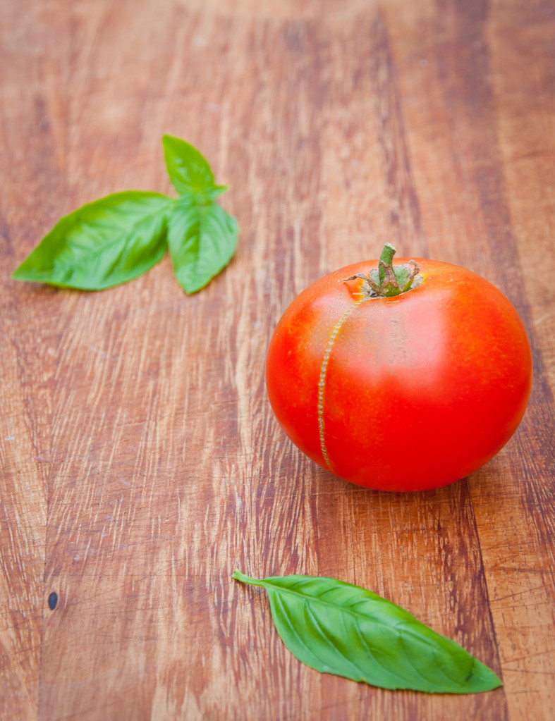 RustyNemet9m's tweet photo. Fresh local tomatoes u0026 basil just in! Grab yours for tonight’s homemade pasta – ripe, flavorful, and ready to cook. https://t.co/H5Iv62orcY