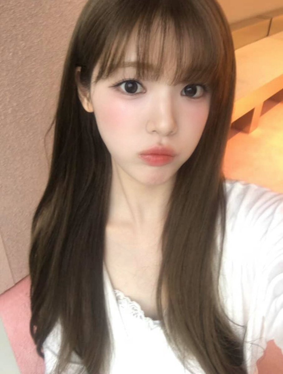 Yunique_o7's tweet photo. 하라미 셀카 이렇게 약간 뽀용한 필터..? 느낌 나서 너무 좋아서 날뛸거같음 ㅠㅠㅠ https://t.co/jgUohYgdov