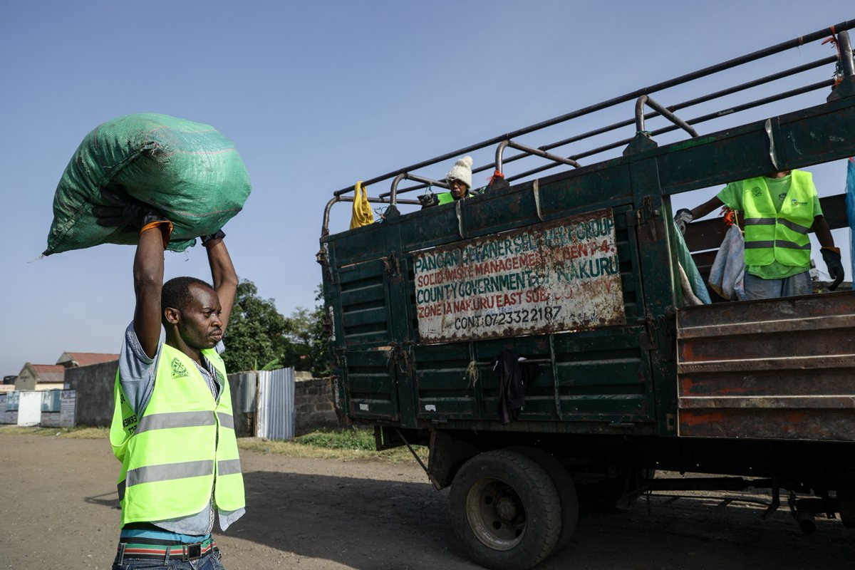 mwangaleMI's tweet photo. What began with neighbours volunteering to clean their streets has grown into livelihoods for youth and women. 💚 Pangani Cleaners is turning waste collection into an enterprise—and an everyday clean-up into a pathway to opportunity. @euinKenya @pacja1 #MajiNaTakaKE https://t.co/nHzNVk3j7K