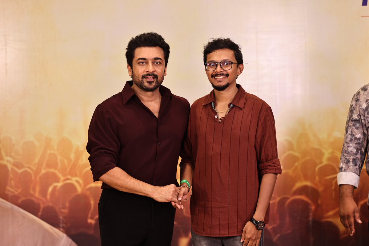 ragunathcsz's tweet photo. Truly one of the best moments of my life, standing next to the man I grew up watching and writing stories for 🥹❤️

It still feels like a dream to have held his hand and stood beside him. ❤️

Thank you @_peacemaker07_ and @inaveenofficial for giving me this priceless opportunity 

Thank you to the entire North Chennai SFC

Will cherish this forever!