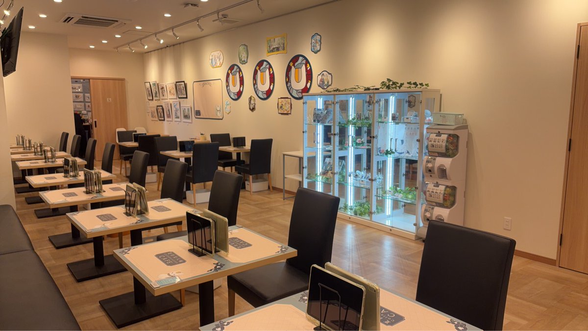 cafe_natsume's tweet photo. \ LaLa創刊50周年記念 🎉 /
『夏目友人帳』Collaboration Cafe
　#mottocafe 大阪店
　✨本日OPEN✨

夏目友人帳の世界観を
たっぷりご堪能ください🍽️

🗓会期
#mottocafe大阪店
9/30(水)～11/29(日)
 
🔗公式HP
https://t.co/PYNPhvo4rZ
#緑川ゆき 先生 #夏目友人帳 #ニャンコ先生 https://t.co/OtyTT48uWC