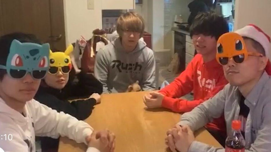 RushWinRed's tweet photo. 今日でRush Gamingは解散します！

14歳の時から本格的に競技を始めて昔は尖ってたり、口で伝えるのが上手くなくてグリードととんでもない喧嘩をしてしまったりした事もあったけど、Rushを通して相手に伝える言葉の選び方だったり、話し合いの仕方やこれから生きていく中で役に立つ事を学ばせてもらいました。

海外遠征など普通に生きてたら経験できないような体験させていただいた、うららさんには感謝しています。
大きな結果で恩返しすることはできませんでしたが、貴重な経験をさせていただき本当にありがとうございました。

いつも困ってる時に話を聞いてくれるハセシンさんや、ずっとサポートしてくれたスタッフの方、わがままだった自分と切磋琢磨してくれたチームメイト、最高の人たちと今まで過ごせて幸せでした。

いままで応援してくれた全ての方々本当にありがとうございました！
大会でのRushコールの応援は一生忘れられない宝物です。
個人の活動はこれからも変わらずしていくので、引き続き熱い応援よろしくお願いします！
#REDCLIFF #RUSHWIN