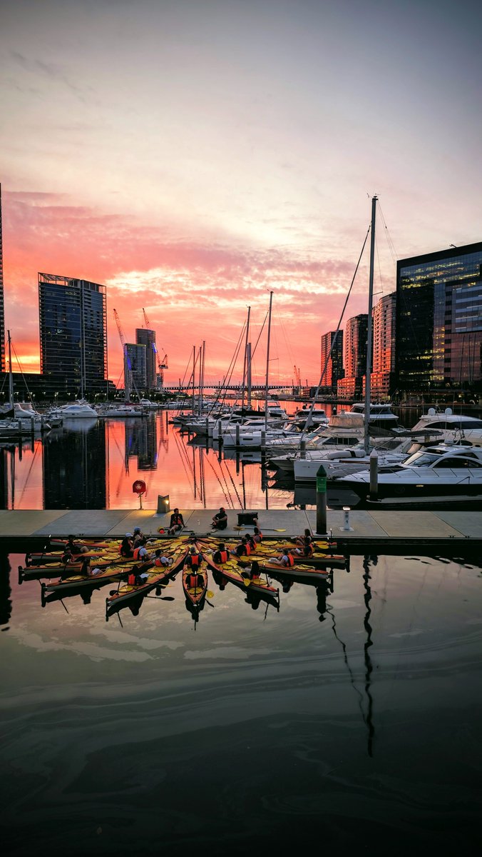 SSjj71135's tweet photo. Harbour Afterglow π
#Melbourne #Docklands #Sunset #Photography #MelbournePhotography https://t.co/hMyxbokQxw