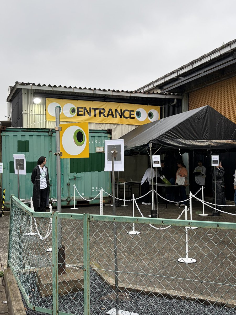 mgapple_green's tweet photo. 모르는 사람들끼리 들어갔는데 마지막에는 진짜 공범이라도 된 것 마냥 다 같이 사진 찍고 하하호호 떠들면서 나왔다!! 우리는 공범이니까..//🤫🤭

#ミセスPOPS 
#POPSPOPUP https://t.co/P3mDOtmMZa