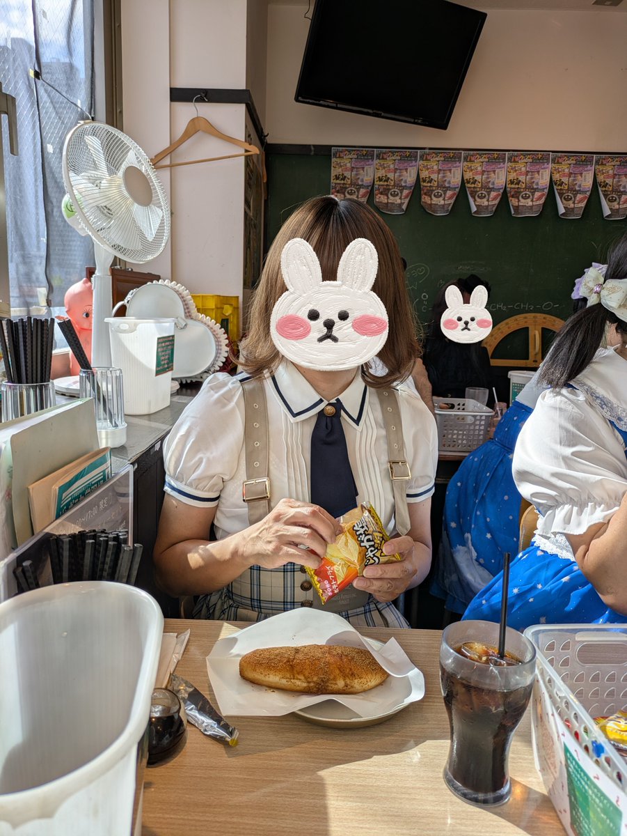 nanamikity's tweet photo. chiikoさん主催の学校お茶会🏫
久しぶりにランドセル🎒背負った😀
揚げパンも美味しくて楽しかった🥰 https://t.co/VzGnrfVtD5