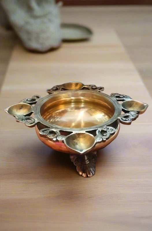 kanika_jain83's tweet photo. Brass Urli with 4 Diyas &amp; Stand - 10' 1.5kg
🎁Up to 50% OFF
 Worldwide Express Delivery 🌎

Comment "PP" for price. DM to book - only 3 pieces left.

🛒ORDER / BULK INQUIRIES

🌐 https://t.co/HdOHQ5ctGy

📲WhatsApp: https://t.co/guxEFVgYmM

#brassurli #urlidesign #poojaessentials https://t.co/0iI3E106pJ