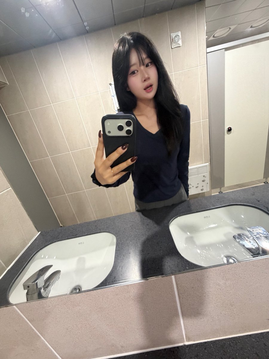 suuuuddl's tweet photo. 대학생학대 https://t.co/bVS0WDyYXY