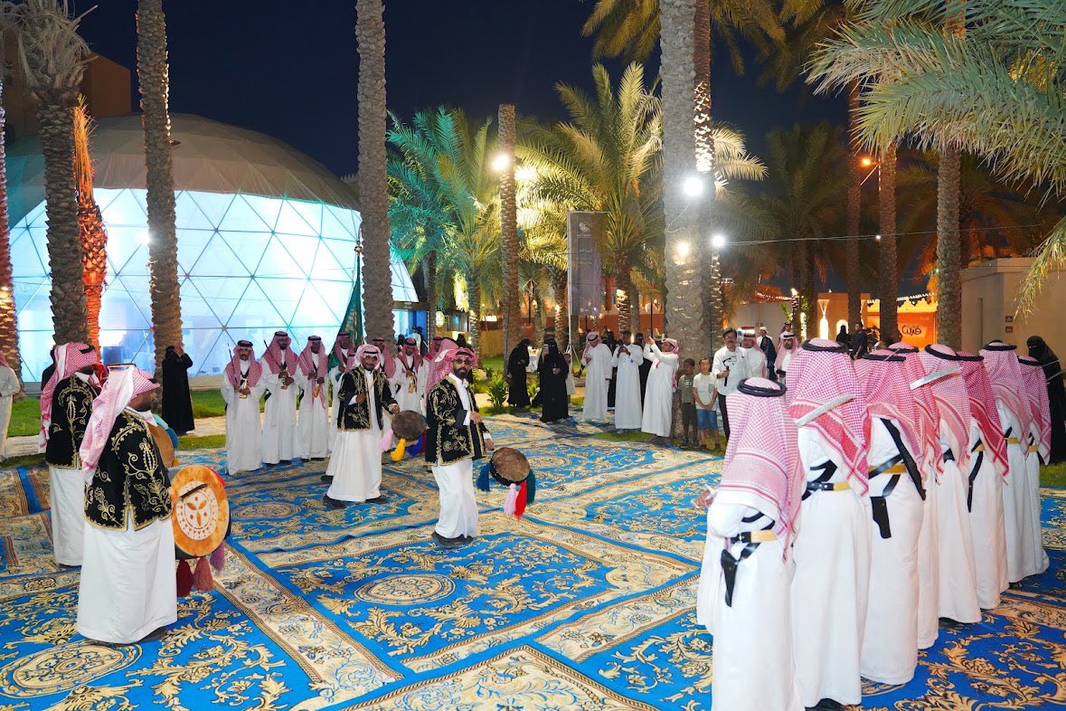 alnukhba_ksa's tweet photo. شاركت #جمعية_النخبة_الثقافية_والأدبية  
ضمن فعاليات#جمعية_رواد_السياحة 
احتفاءً باليوم العالمي للسياحة، 
وتأتي هذه المشاركة امتدادًا للتعاون بين الجهتين، وإيمانًا بأهمية التكامل بين الأدب والثقافة والسياحة في صناعة تجارب نوعية، وتعزيز الحراك الثقافي، 

#جمعية_النخبة_الثقافية_والأدبية  
#جمعية_رواد_السياحة
#اليوم_العالمي_للسياحة 
#حايط_حركان