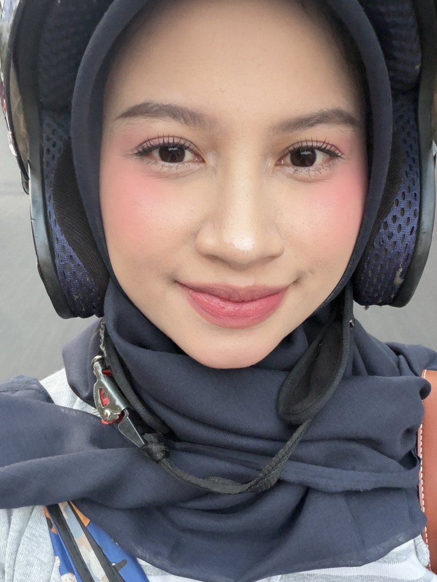 blissfulfancy's tweet photo. salut bgt… complexion modal 40rb an tapi CAKEPP BGTTT dipake 7 jam panas-panas an di semarang tetep flawless😭😭 https://t.co/cvpQ4fWtFk