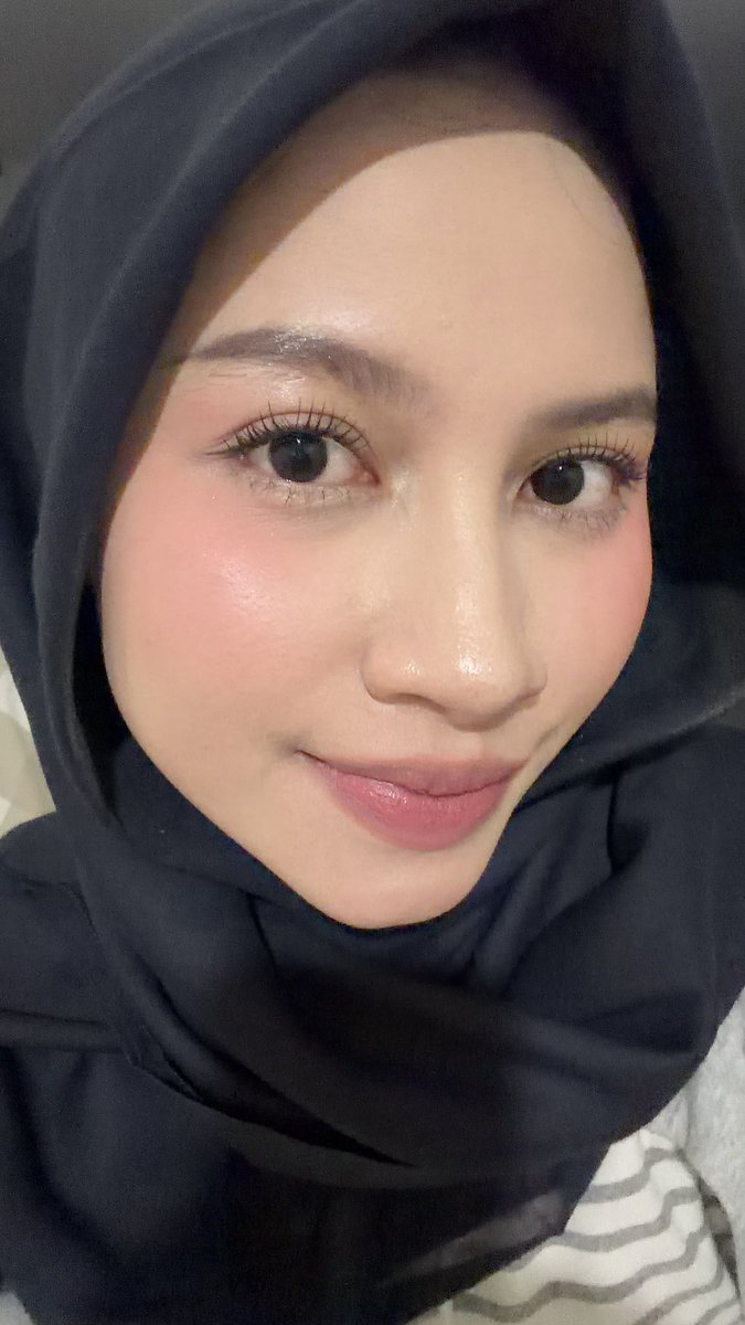 blissfulfancy's tweet photo. salut bgt… complexion modal 40rb an tapi CAKEPP BGTTT dipake 7 jam panas-panas an di semarang tetep flawless😭😭 https://t.co/cvpQ4fWtFk