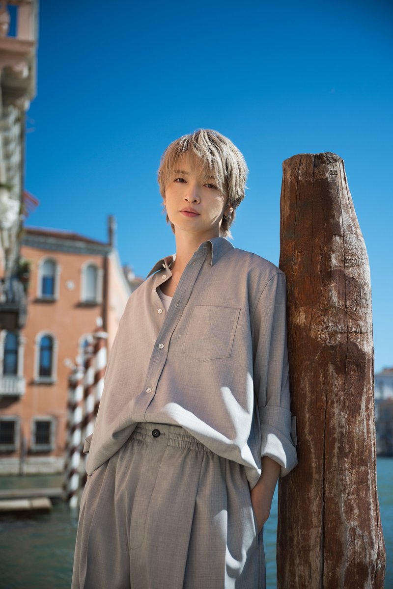 fashionjp's tweet photo. 【新着】#玉森裕太 さん（#KisMyFt2）が #BOTTEGAVENETA（#ボッテガ・ヴェネタ）の2027年サマーコレクションに出席！

気になる、玉森さんのスタイリングをチェック👀✨🔻
https://t.co/1P1EairQov

@KMF2_0810MENT https://t.co/GdjpsGIGCs