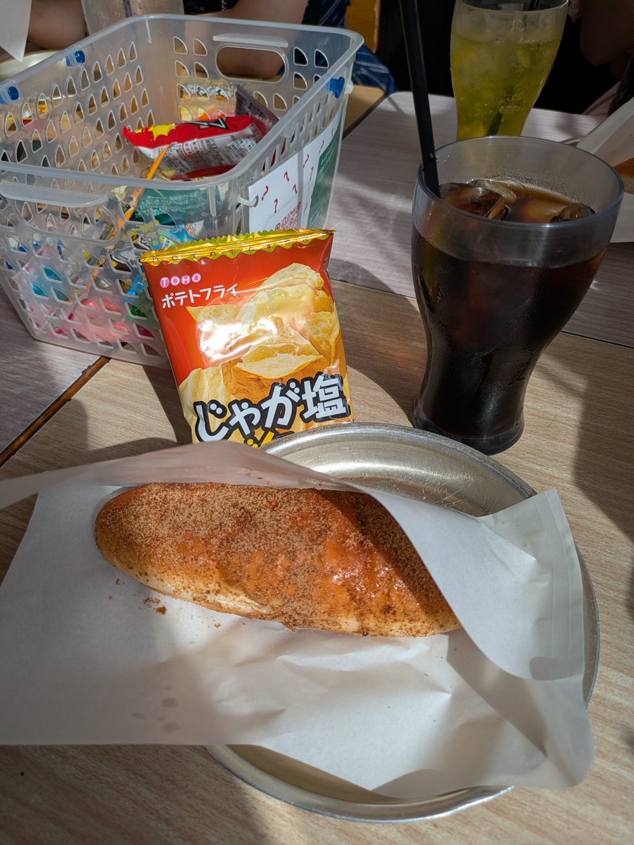 nanamikity's tweet photo. chiikoさん主催の学校お茶会🏫
久しぶりにランドセル🎒背負った😀
揚げパンも美味しくて楽しかった🥰 https://t.co/VzGnrfVtD5