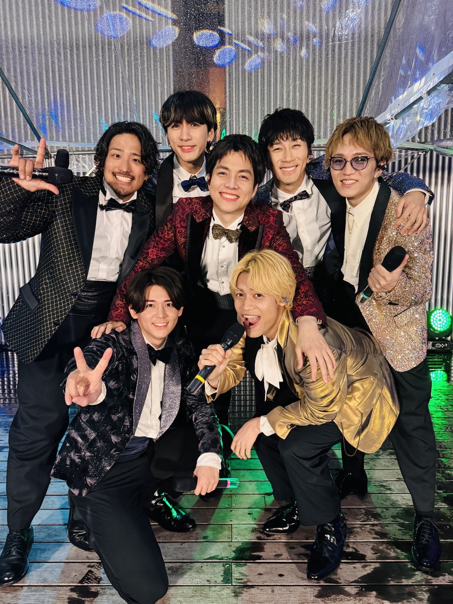 RinaOxo's tweet photo. ありがとう🌈WEST.
一目惚れした照史を追ってたつもりが
気がついたらグループ全員推してました。12年、いろいろあったけどさー
こんなに胸焼けするアイドル他にはいないよ！笑笑
いつかまた7人揃う日を見れますように！！！BIG　LOVE♡
❤🧡💛💚🩷💙💜 https://t.co/jjkL6Tr6vK