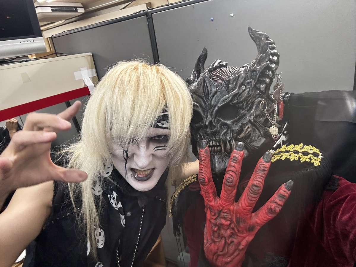 wester_5strings's tweet photo. 9/27ノW-バースデーショー④

We are Omega Dripp！！

熱ク、激シイステージデ
会場ヲ大イニ沸カセテクレタナ🔥

ドアタマカラ、祝イノ煽リガ最強ダッタゾ！！

マタゼヒ、共ニシヨウ🔥
本当ニアリガトウ！！

フハハハハハ😈🤘 https://t.co/UhyChj9QlO