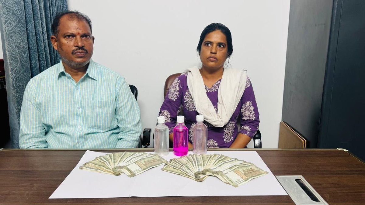 NewsMeter_In's tweet photo. #Moinabad #ACBTrap:
@TelanganaACB caught two #municipalofficials while allegedly accepting a ₹75,000 #bribe to spare a #constructionproject from action for being treated as illegal.
Town Planning Officer Gundu Vani allegedly demanded the #bribe, which was received through Senior Assistant Yelamoni Sudarshan.
The amount was recovered from Sudarshan.
Both officials are being produced before an ACB court for #judicial remand.
#Investigation is underway.
#ACB helpline: 1064