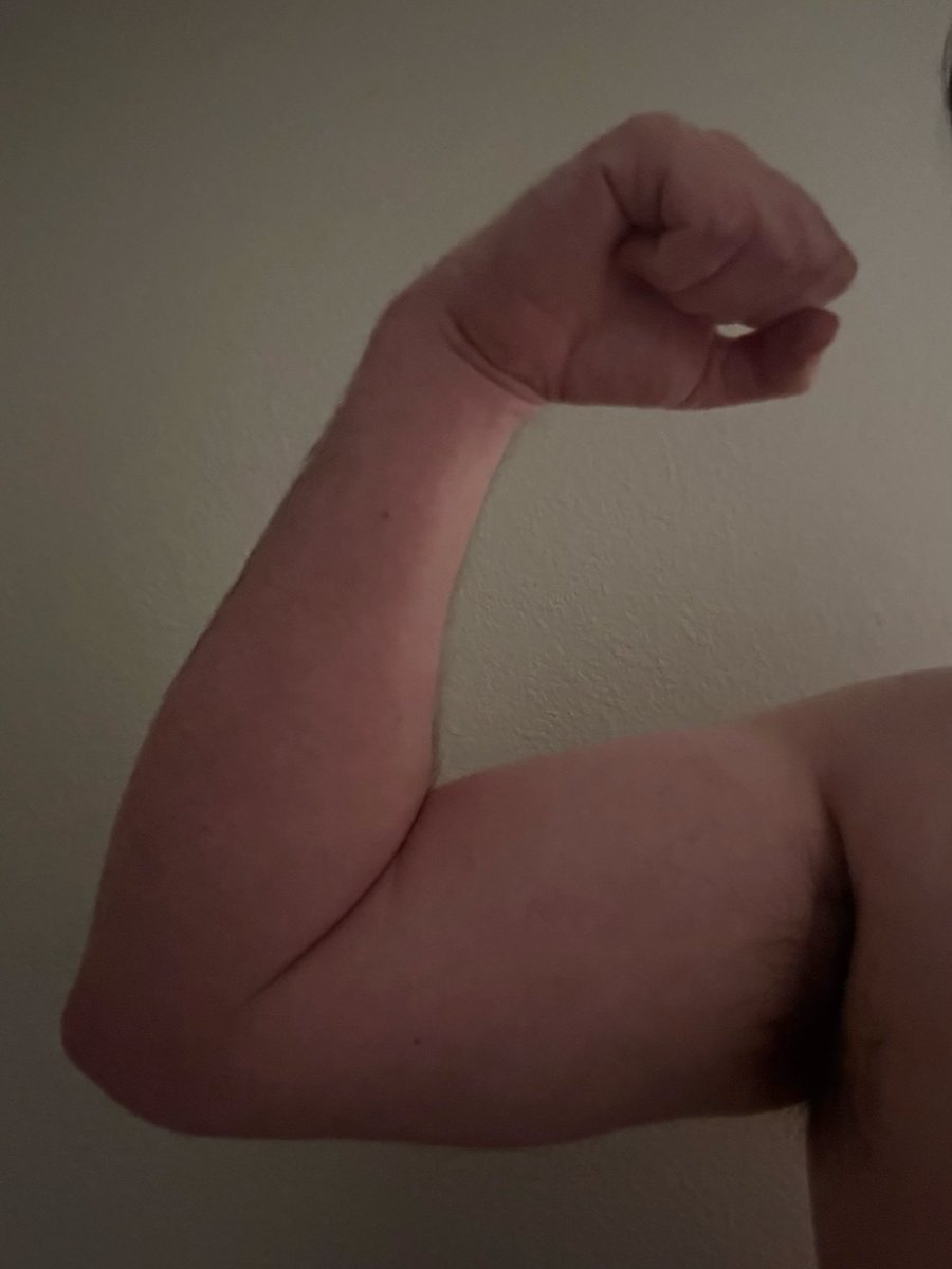 Hugcdrxyp's tweet photo. Good morning everyone. Last day of biceptember so here it is. What’s next? Cocktober? #nsfwtwt #bwc https://t.co/F35Hpi0eq3