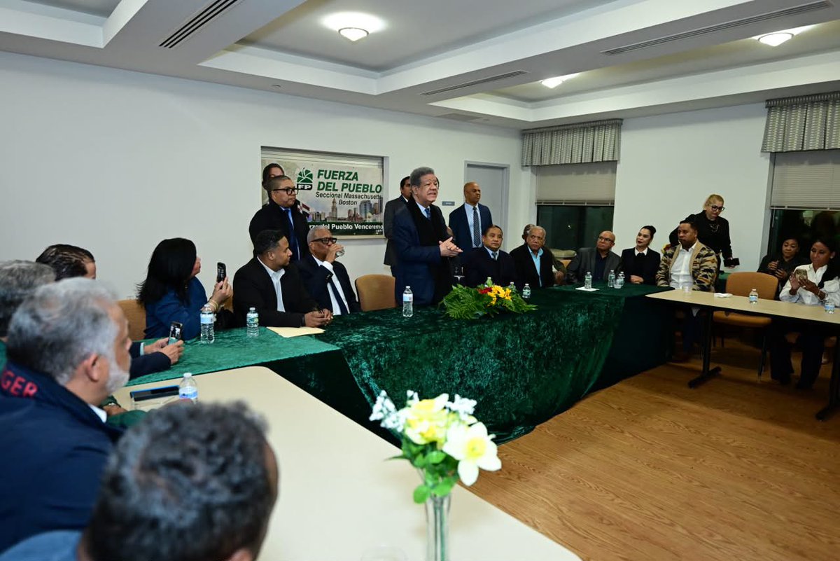 FPcomunica's tweet photo. #FPComunica |

Compartimos imágenes de un encuentro que sostuvo nuestro presidente @LeonelFernandez con los compañeros de la #FuerzaDelPueblo de Boston Massachusetts.

📍: #LeonelEnUSA https://t.co/67IbEzRiY4