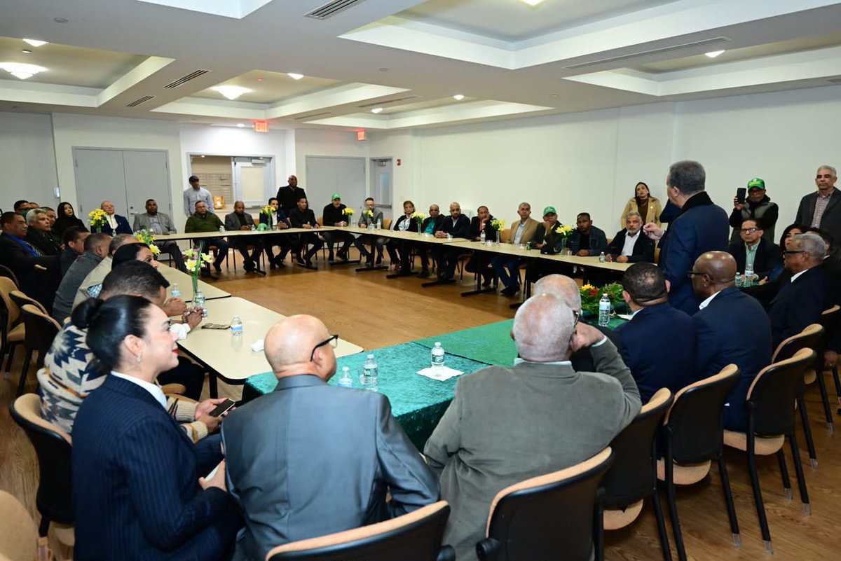 FPcomunica's tweet photo. #FPComunica |

Compartimos imágenes de un encuentro que sostuvo nuestro presidente @LeonelFernandez con los compañeros de la #FuerzaDelPueblo de Boston Massachusetts.

📍: #LeonelEnUSA https://t.co/67IbEzRiY4