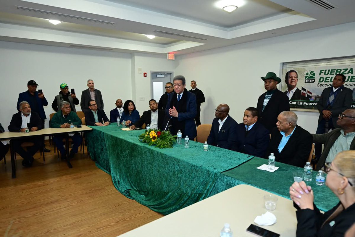 FPcomunica's tweet photo. #FPComunica |

Compartimos imágenes de un encuentro que sostuvo nuestro presidente @LeonelFernandez con los compañeros de la #FuerzaDelPueblo de Boston Massachusetts.

📍: #LeonelEnUSA https://t.co/67IbEzRiY4