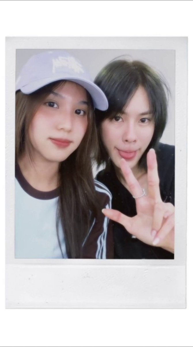 ZEIIK_Ss's tweet photo. คู่รักตี๋แป๋วแห่งปีมาก https://t.co/sLw3MUqTv8