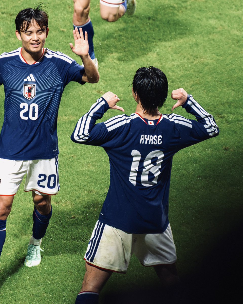 HOUSE0f3DORAGON's tweet photo. これ見て前のギャルが「さすがに知ってる」って言ってて笑いそうになった
#daihyo #上田綺世 https://t.co/AqqnKlJZ4b