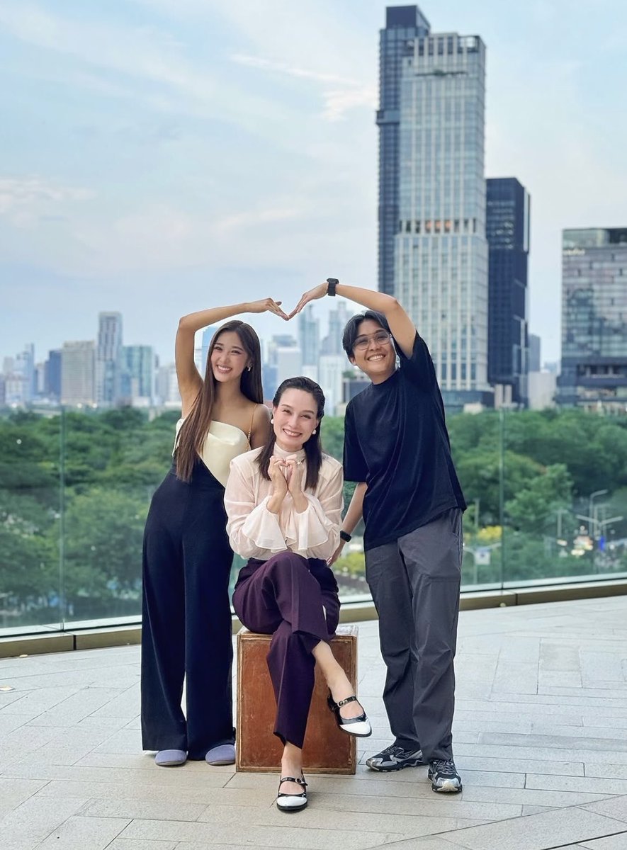 RachanunFanbase's tweet photo. [30092026] Instagram posts update ❤️‍🩹      
 IG: rpasiri
📌 https://t.co/tdh4URhyzT
✨ความสุข สนุกสนาน นอกเวลางาน🫶🏻🤝

JAY NEVER LOOKS BACK
#MoonshadowSeriesEP8
#MoonshadowSeries 
#filmracha #filmrachanun https://t.co/DEO48IgCi1