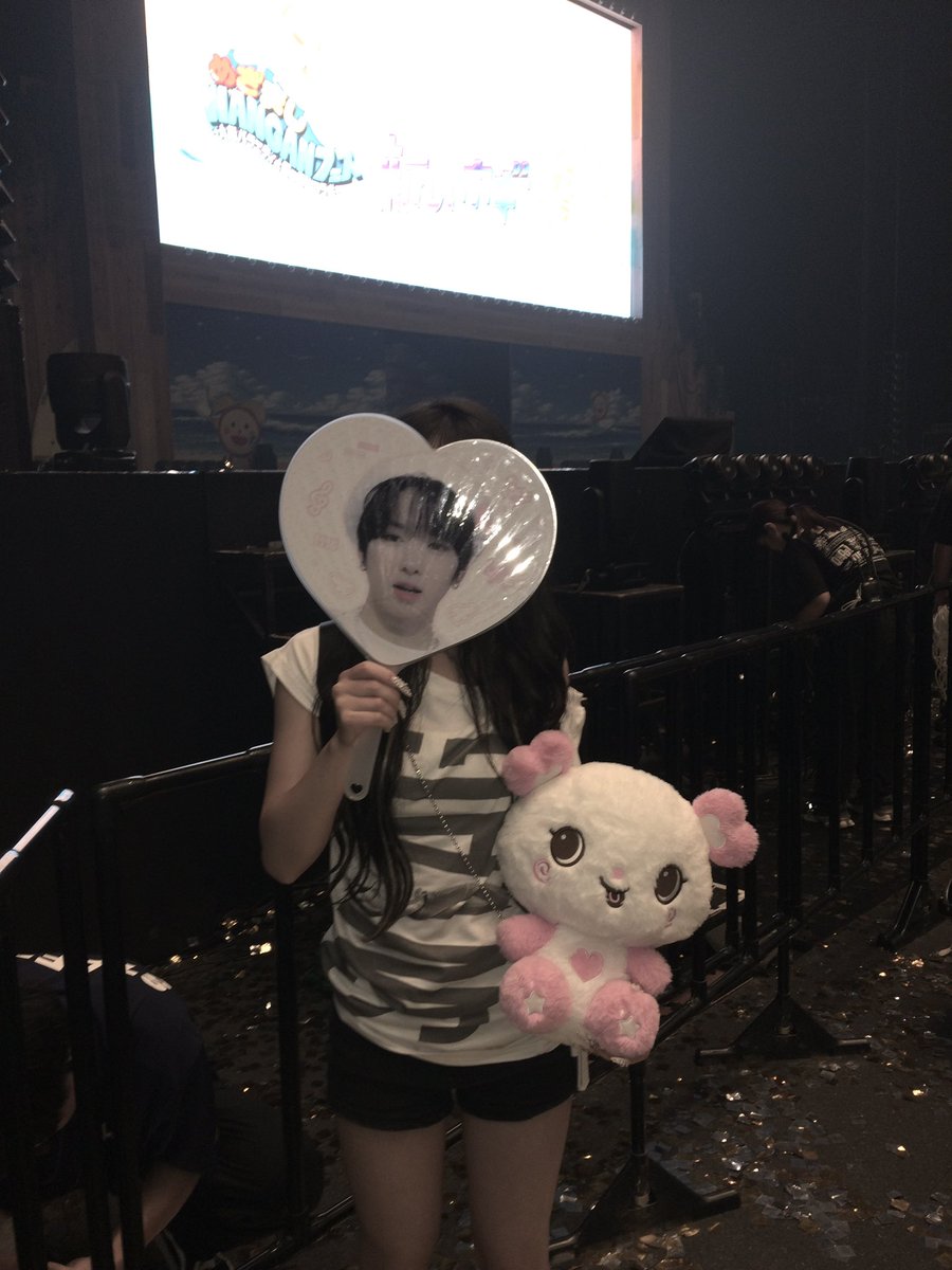 39myonlysk's tweet photo. 260814♥
自名義で３列目当てれてさくに2回ファンサもらって撮可の時には目線くれた思い出の日🩷
 #사즈니맞팔 #ウィシズニ https://t.co/lO51AFHFTX