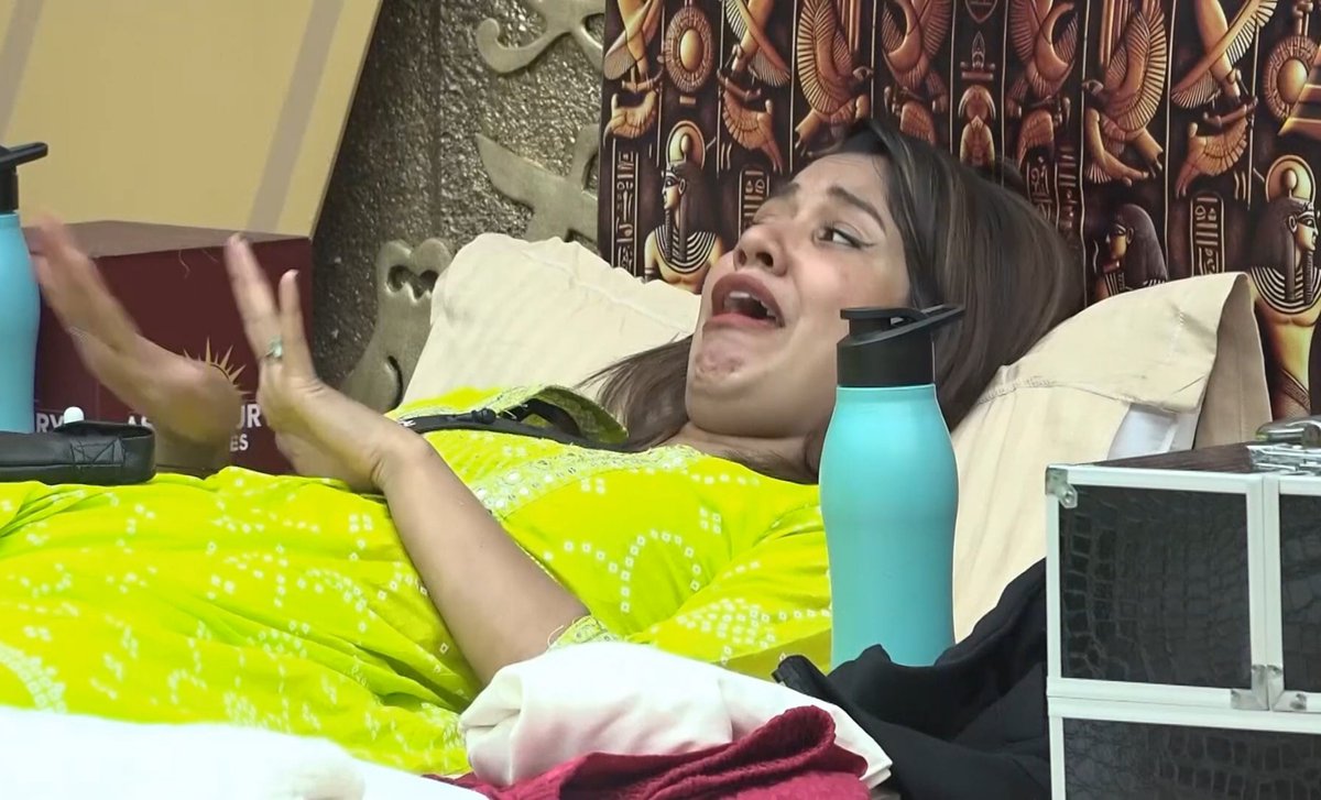 Single_Boy_AK's tweet photo. Candy 

* task win ❌
* personality ❌
* jolli behaviour ✅
* rabies bandiro nayi tara yelru nu imitate madodu ✅
* backbiting qween ✅

#BBK13 https://t.co/h4t1Z0Nic3