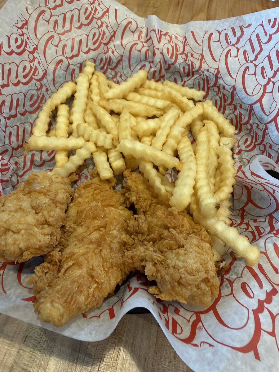 ronvalletta16's tweet photo. Love Raising Canes… https://t.co/PMNJMsPxsE