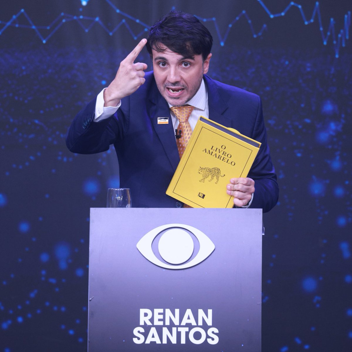 republiqueBRA's tweet photo. 📺 🇧🇷 Antonio Tabet diz que, se a Globo deixar de convidar Renan Santos para o debate presidencial para “preservar” Flávio Bolsonaro ou a pedido do candidato do PL, será uma “vergonha tão grande” quanto o debate de 1989, quando a emissora foi acusada de favorecer Fernando Collor. https://t.co/jDJXus8Nol