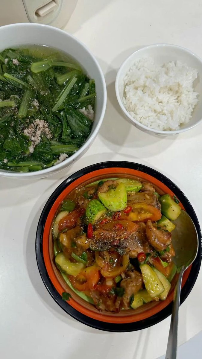 Martin_2368's tweet photo. Tối rồi, mời mọi người cùng ăn tối nhé 

Cơm nóng, canh rau với một món mặn đậm đà, đơn giản mà ngon miệng. 

Chúc mọi người buổi tối vui vẻ và ăn thật ngon nha https://t.co/M3kMFN6BQ8